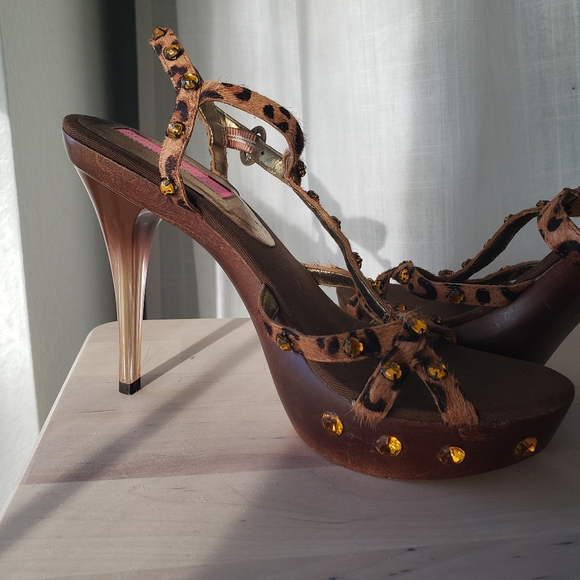 SOLD Betsey Johnson T Strap Calf Hair Leopard Pump with Rhinestones and Wood 5.5 - Picture 5 of 13